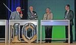 Forwind-Chef Barth (rechts) bei der Zehn-Jahr-Feier mit universitären Vertretern.