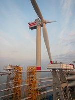 Nordsee Ost Senvion | Wegen Schifffahrtsbeschränkungen auf der Weser müssen die Blätter der Senvion 6.2M126 in Nordsee Ost einzeln installiert werden.