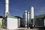 _biogasmonitoring | Biomethan: Kann deutlich mehr werden, wenn die Rahmenbedingungen stimmen, sagt der Monitoringbericht der Netzagentur und die Verbände. Im Bild die Biogasaufbereitung von Schmack Biogas in Pliening.