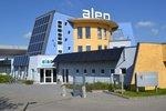 Fabrik Aleo Solar Prenzlau | Mit dem Aufbau einer eigenen Zellproduktion in Deutschland will Aleo Solar die Handelsbarrieren umschiffen, die das amerikanische Handelsministerium dem Unternehmen in den Weg gestellt hat. Trotz dem, dass die Module komplett in Deutschland gefertigt werden.
