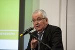 Klaus Töpfer | Klau Töpfer, 1987-1994 Bundesumweltminister, 1994-1998 Bundesbauminister, 1998-2006 Exekutivdirektor des Umweltprogramms der Vereinten Nationen. Heute bekleidet Klaus Töpfer neben zwei (Honorar-)Professorenstellen in Tübingen und Shanghau auch seit 2009 die Stelle des Direktors des Instituts für Klimawandel, Erdsystem und Nachhaltigkeit/Institute for Advanced Sustainability (IASS) in Potsdam.