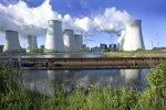 Braunkohlekraftwerk Jänschwalde in der Niederlausitz | Die erneuerbaren Energien konnten 2013 kaum mehr einspeisen als im Vorjahr. Bei den konventionellen Energieträgern nahm Gas in der Bedeutung leicht ab, Braunkohle bieb mit 25.8 Prozent hingegen beim Vorjahreswert (25) während Steinkohleelektrizität um einen Prozent mehr Anteil an der Stromproduktion erreichte. Hier dampft übrigens das Vattenfall-Braunkohlekraftwerk Jänschwalde.