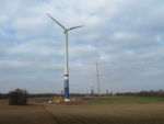 ATS Windpark Schornsheim | Der Juwi-Windpark im hessischen Schornsheim. Die Kenersy-Turbinen auf 135 Meter Nabenhöhe können symbolisch für künftige Neuninstallationen stehen: Stärker im Süden auf höheren Türmen.