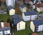 Mieterstrom Neulussheim | Die Beleiferung von Mietern mit Strom ist nur ein Teil der Energiewende hin zu einer dezentralen Versorgung. Doch selbst hier sind die admistrativen Hürden noch immer sehr hoch. Wenn es um die Belieferung von gewerblichen Kunden geht, lauern viele Stolperfallen, die von der Umsetzung von Anlagen zur direkten Belieferung abhalten.