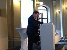 Christian Held von Becker, Büttner, Held während seiner Rede.