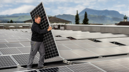 Auf den Dächern hatten die Installateure im vergangenen Jahr weniger zu tun als noch 2024.