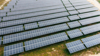 Mit dem Agri-PV-Park Ferrera Erbognone wird MET Solastrom für enerieinteisive BEtriebe produzieren.