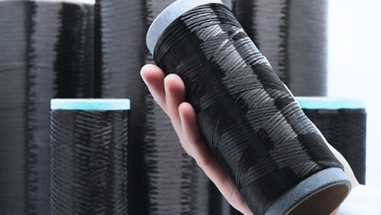 In der Carbon Lab Factory Lausitz sollen in eine Pilotanlage zur Herstellung nachhaltige und kostengünstige Carbonfasern produziert werden.