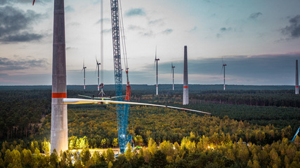 UKA-Windpark Mahlsdorf: Die zehn Turbinen mit je 6,8 MW installierter Nennleistung kombinieren maximale Höhenerschließung mit einem 175-Meter-Rotor. 