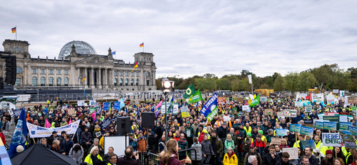 Demonstration des Bündnisses Erneuerbare Energien, am 9.10.26 vor dem Reichstag in Berlin.